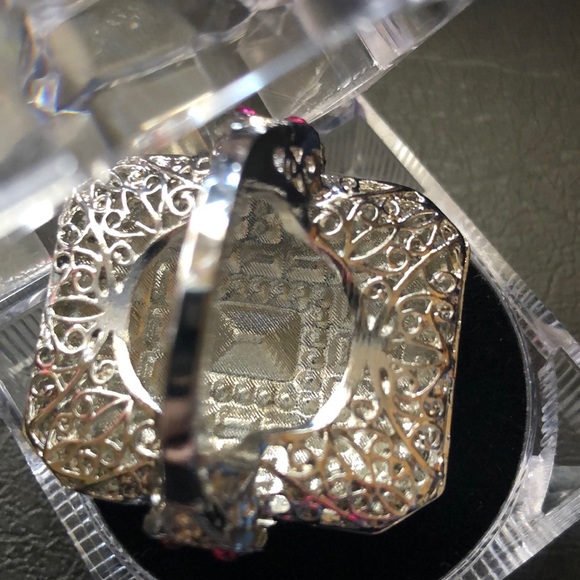 Beautiful ring - Picture 6 of 6